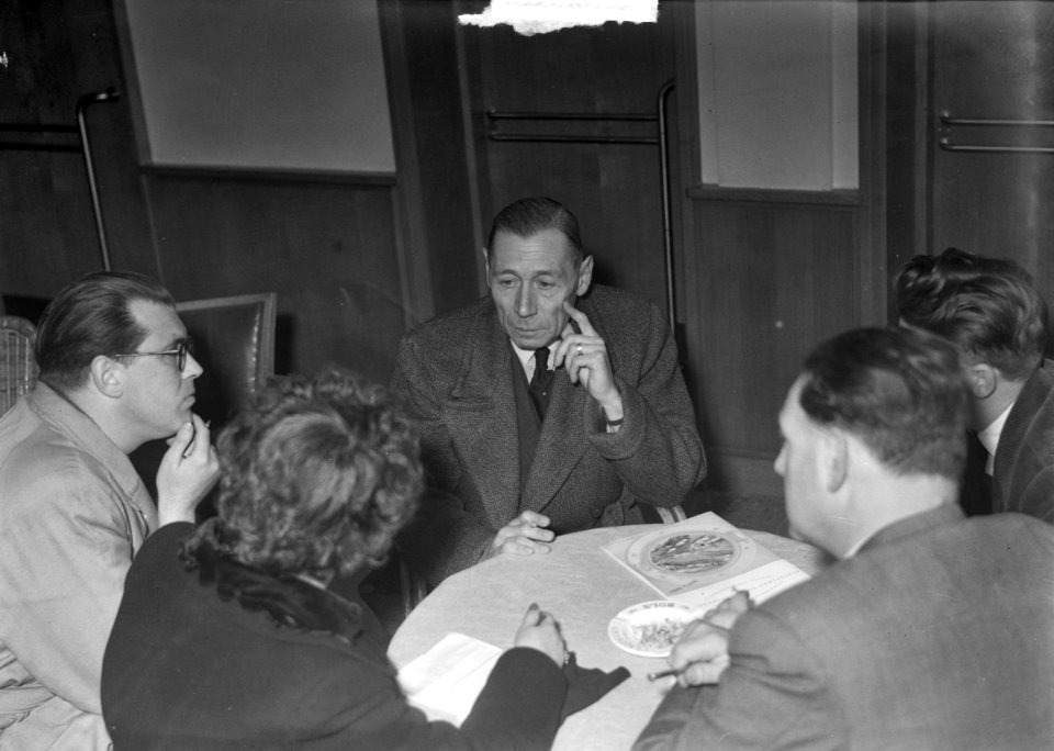 Kolonel B. R. P. F. Hasselman op Schiphol terug naar Praag, Bestanddeelnr 903-8570