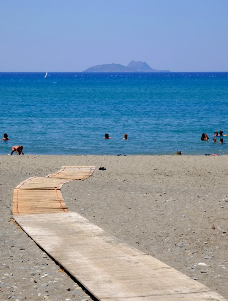 Kokkinos Pyrgos' beach and Paximadia islands