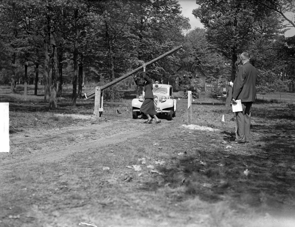 KNAC dames rit met belangrijke personen te Zeist, Bestanddeelnr 903-9735