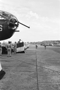 Kolonel P.J. den Broeckert, chef Militaire Luchtvaart, houdt een toespraak, Bestanddeelnr 209-1-6