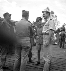 Kolonel Molllinger, territoriaal troepencommandant Zuid-Sumatra is aanwezig op d, Bestanddeelnr 12825