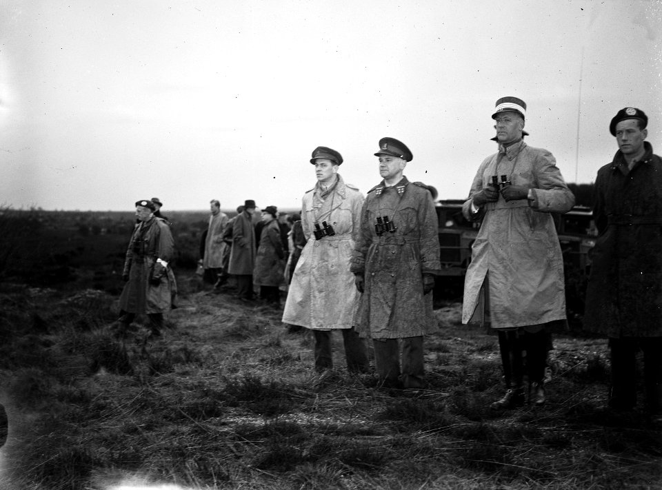Kolonel Schafroth bij manoeuvres te Oldebroek, Bestanddeelnr 902-6779