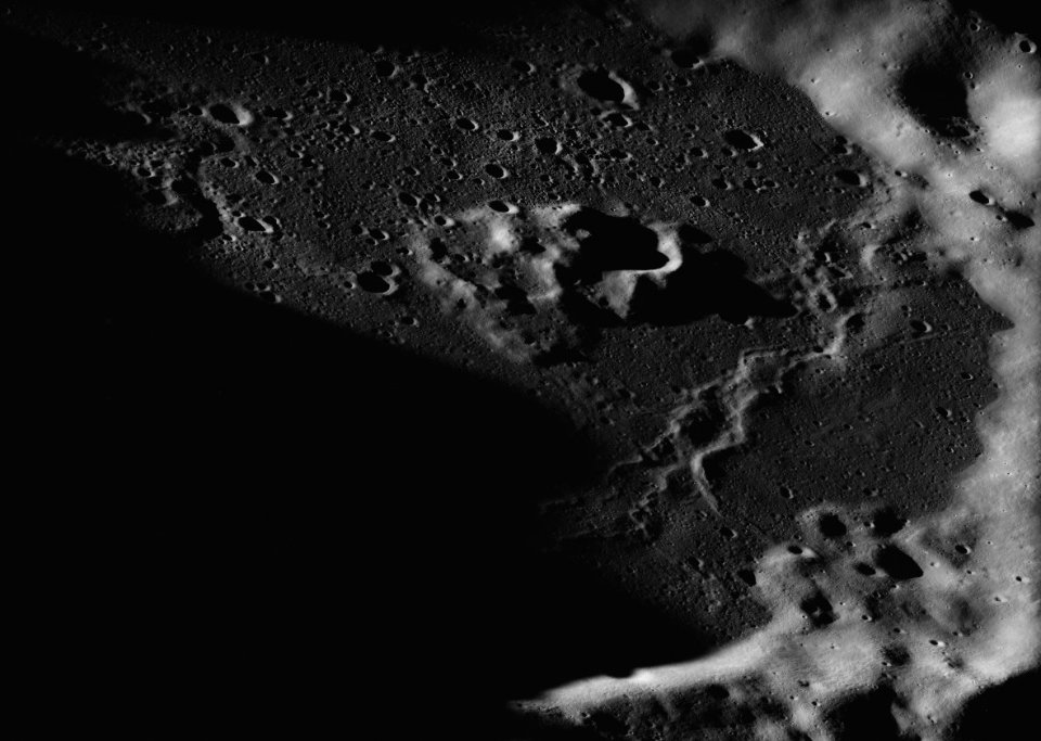 Kohlschutter crater interior AS16-P-4730 ASU