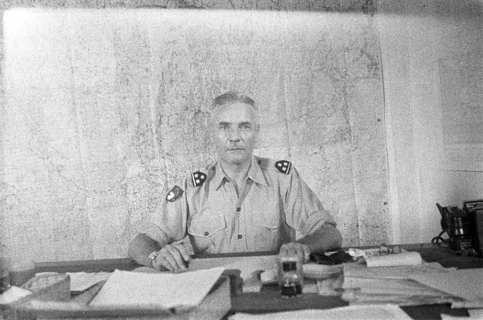 Kolonel J.W. Sluyter, commandant van de U-Brigade, Bestanddeelnr 49-2-6