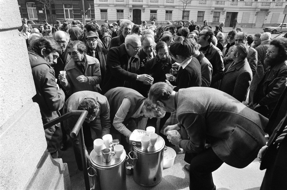 Koffie voor de RSV-ers, Bestanddeelnr 930-1921