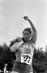 Kogelstoten Dames Els van Noorduyn in actie, Bestanddeelnr 921-5696