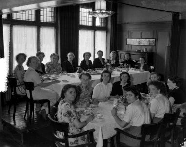 Koffietafel en modeshow Restaurant De Kroon Den Haag, Bestanddeelnr 905-1687