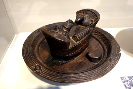 Kolanut bowl (okwi oja), Nigeria, Ibgo people, early 20th century, wood - Chazen Museum of Art - DSC01783