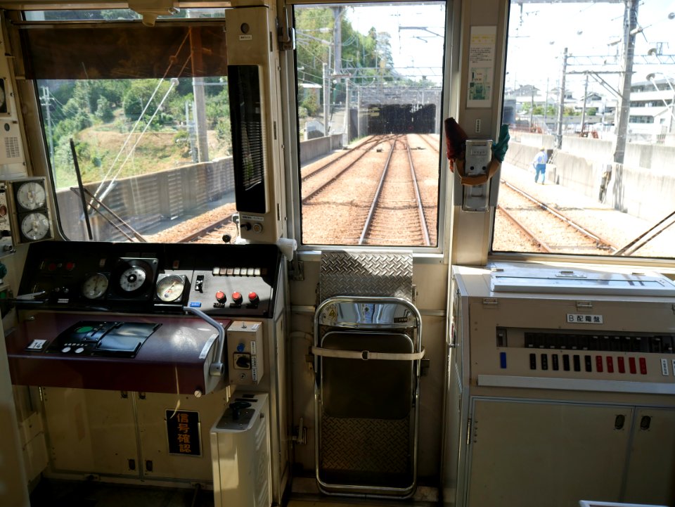 Kobe subway 1000 series cabin overview