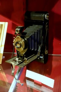 Kodak No. 2A Folding Autographic Brownie, 1915-1926 - Fox Talbot Museum - Wiltshire, England - DSC01049