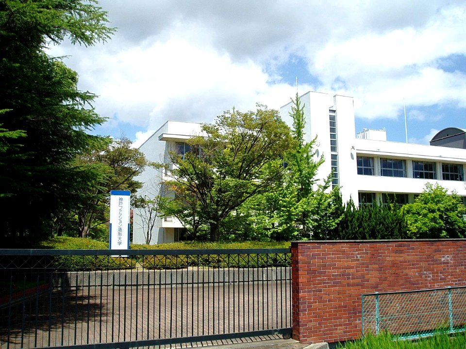 Kobe-Univ-of-Fashion-and-Design-2012081602