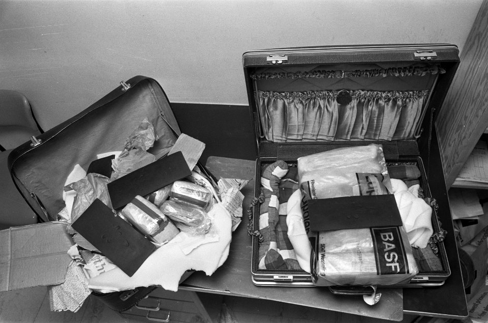 Koffers met hasjiesj gevonden op Schiphol, Bestanddeelnr 926-6403