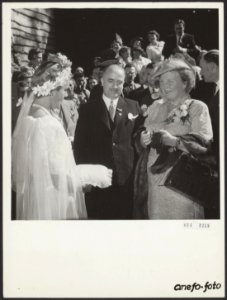 Koninklijk huis, koninginnen, bezoeken, geschenken, tentoonstellingen, klederdra, Bestanddeelnr 014-1219