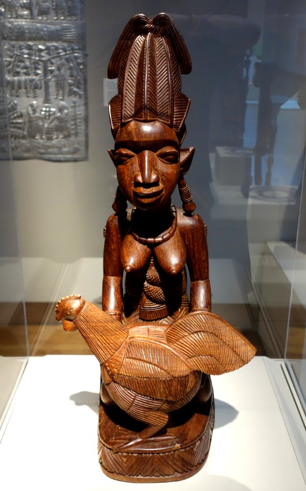 Kolanut Bowl in Form of a Chicken with Mother and Child, Nigeria, Yoruban, wood, oil - Chazen Museum of Art - DSC01801