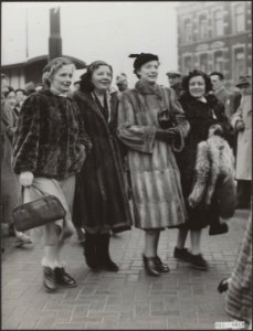 Koninklijk huis, bezoeken, studenten, bijeenkomsten, Juliana, koningin, Leidse V, Bestanddeelnr 015-0019