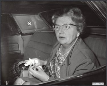 Koninklijk huis, koninginnen, auto's, Juliana, koningin, Utrecht, Bestanddeelnr 018-0276