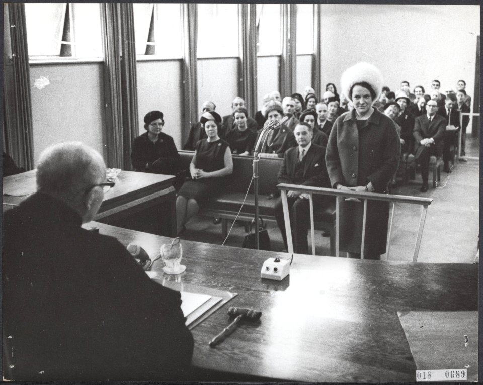Koninklijk huis, koninginnen, prinsessen, beedigingen, rechtszittingen, Beatrix,, Bestanddeelnr 018-0689