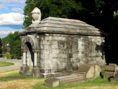 Koegler mausoleum, South Side Cemetery, 2020-07-14