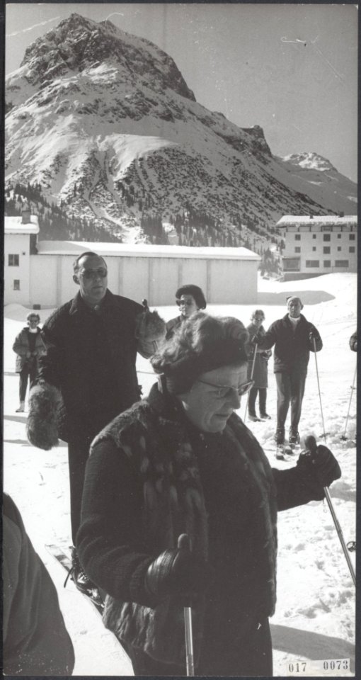 Koninklijk huis, koninginnen, prinsen, vakanties, skien, sneeuw, Bernhard, prins, Bestanddeelnr 017-0073