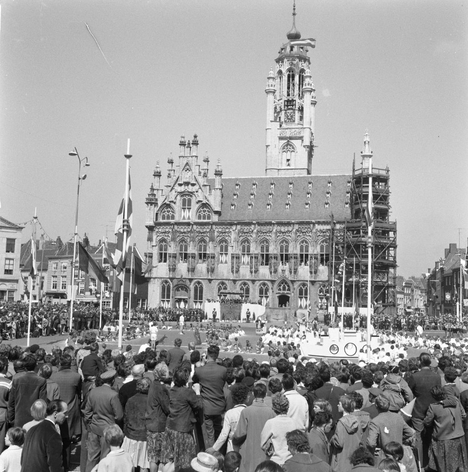 Koninklijk gezin in Middelburg (reportage), Bestanddeelnr 913-8941