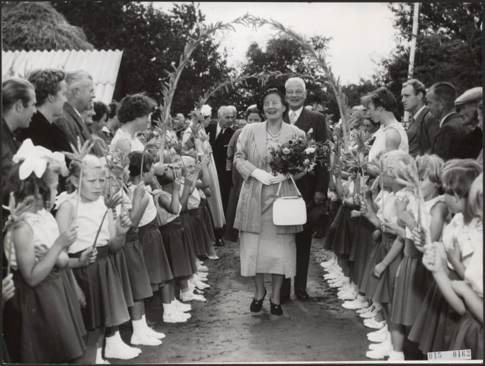 Koninklijk huis, bezoeken, festiviteiten, kinderen, commissarissen, Juliana, kon, Bestanddeelnr 015-0162
