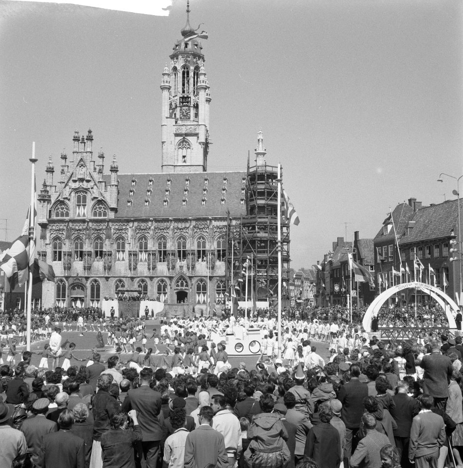 Koninklijk gezin in Middelburg (reportage), Bestanddeelnr 913-8940