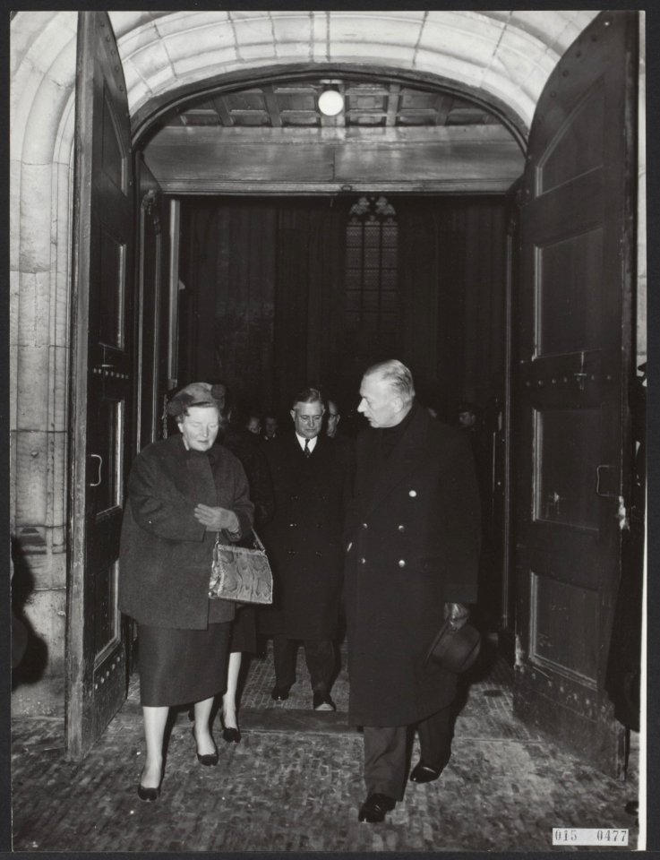 Koninklijk huis, koninginnen, bezoeken, kerken, Juliana, koningin, Bestanddeelnr 015-0477
