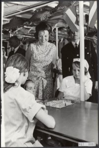 Koninklijk huis, prinsessen, bezoeken, motorschepen, verpleegkundigen, gezelscha, Bestanddeelnr 017-1197