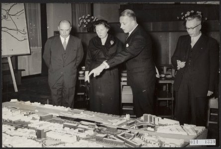 Koninklijk huis, koninginnen, bezoeken, maquettes, steden, burgemeesters, Bronkh, Bestanddeelnr 014-1339