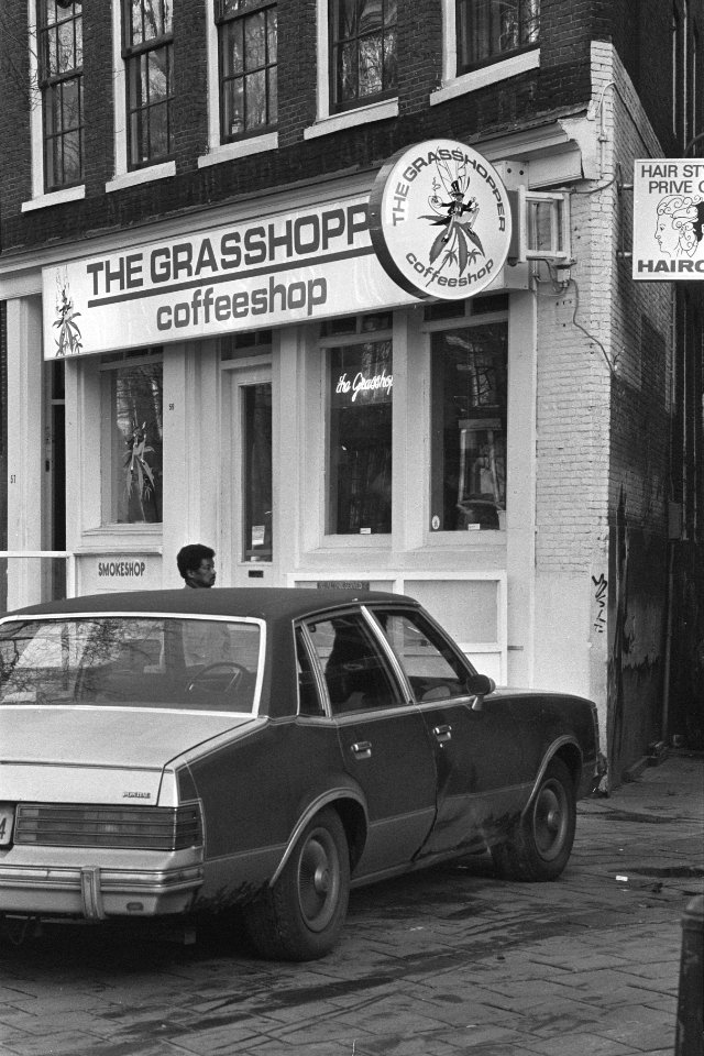 Koffieshop(s) in Amsterdam waar soft-drugs verkrijgbaar zijn zie ook 338249-51, Bestanddeelnr 933-8174