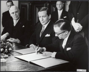 Koninklijk huis, prinsen, geboorten, actes, handtekeningen, stadhuizen, minister, Bestanddeelnr 018-0296