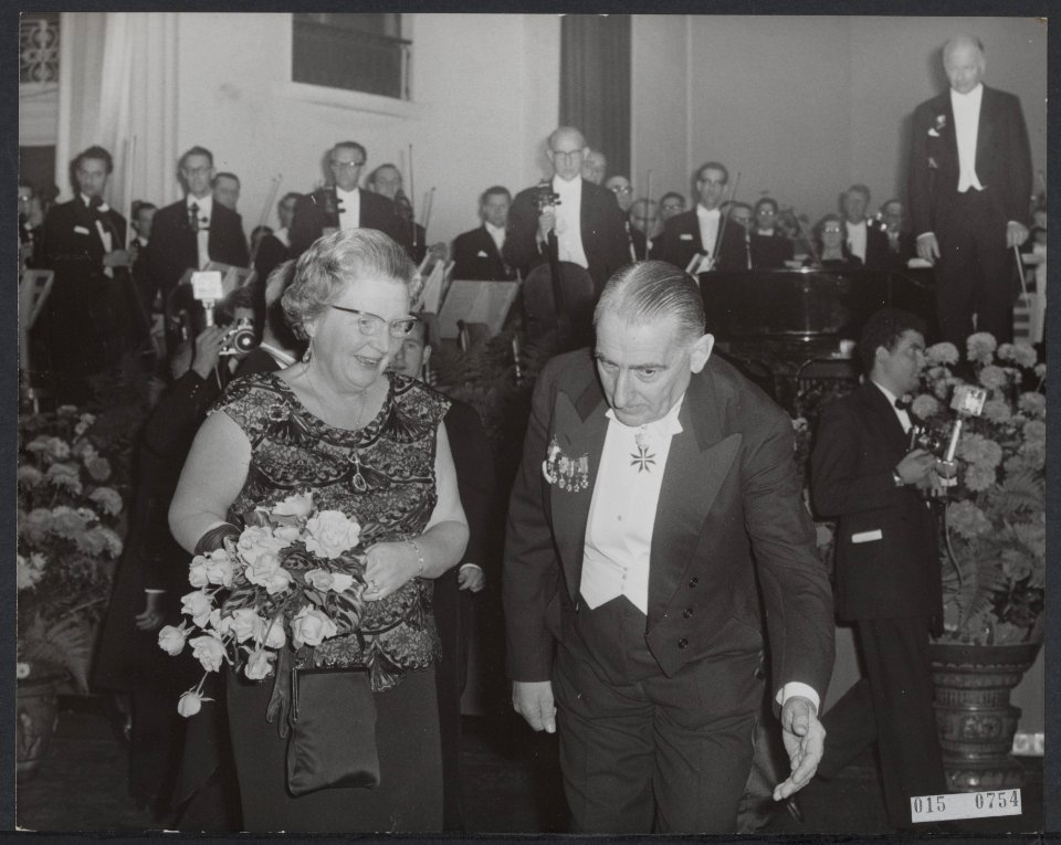 Koninklijk huis, koninginnen, bezoeken, concerten, orkesten, Gilse D.J.v., Julia, Bestanddeelnr 015-0754