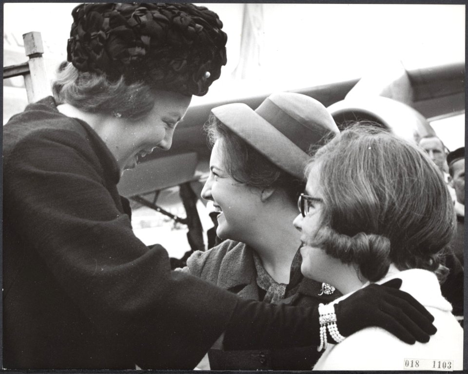 Koninklijk huis, prinsessen, begroetingen, Beatrix, prinses, Christina, prinses,, Bestanddeelnr 018-1103