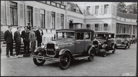 Koninklijk huis, prinsen, defiles, personenautos, geschiedenis, A-Fordclub Nede, Bestanddeelnr 016-0692