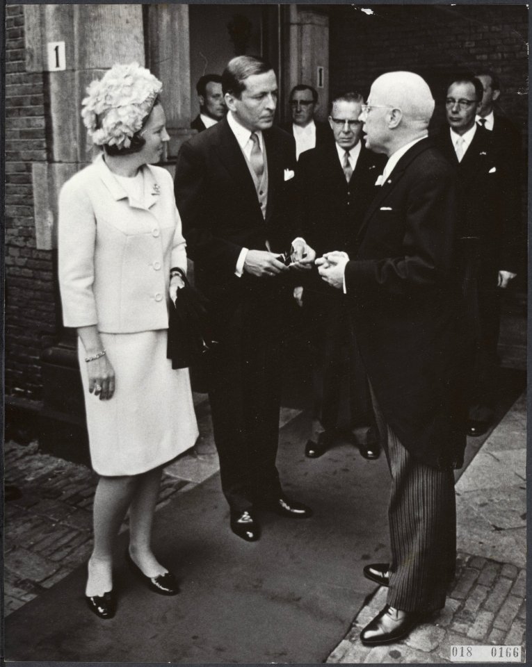 Koninklijk huis, prinsen, prinsessen, bezoeken, Beatrix, prinses, Beel, Louis, C, Bestanddeelnr 018-0166