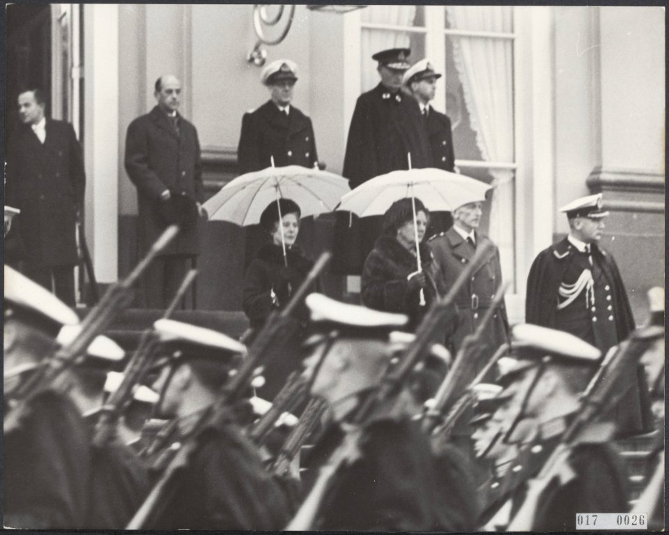 Koninklijk huis, koninginnen, prinsen, parades, mariniers, Bernhard, prins, Juli, Bestanddeelnr 017-0026