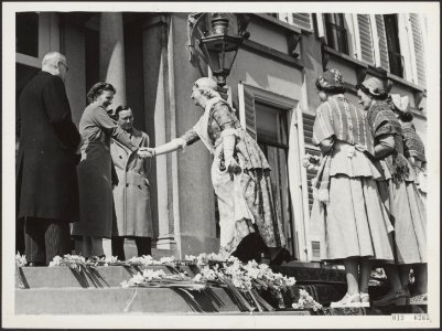 Koninklijk huis, koninginnen, prinsen, defiles, koninginnedag, klederdrachten, B, Bestanddeelnr 019-0265