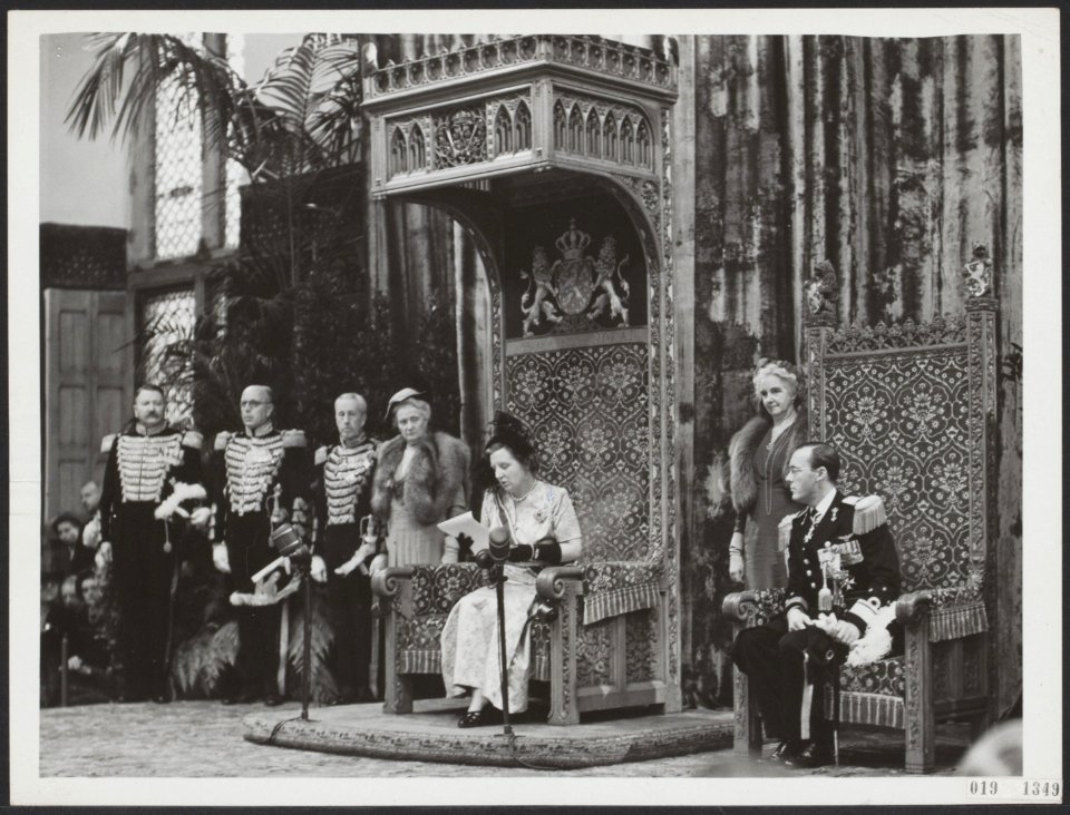 Koninklijk huis, koninginnen, prinsen, prinsessen, prinsjesdag, TROONREDES, Bern, Bestanddeelnr 019-1349