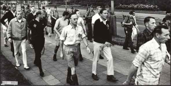 Koninklijk huis, prinsen, wandelsport, Beatrix, prinses, Claus, prins, Bestanddeelnr 017-0887