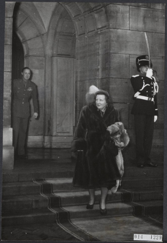 Koninklijk huis, koninginnen, prinsen, ontvangsten, ambassadeurs, Bernhard, prin, Bestanddeelnr 014-1229