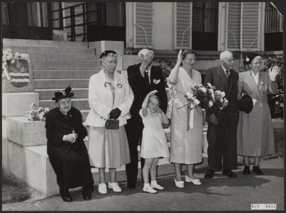 Koninklijk huis, prinsessen, koninginnen, bezoeken, bejaarden, Christina, prinse, Bestanddeelnr 019-0432