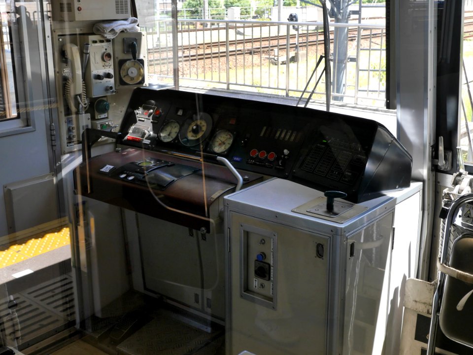 Kobe subway 3000 series cabin
