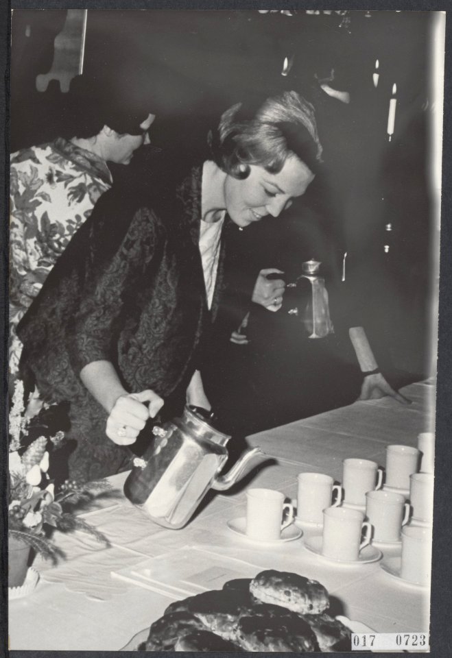 Koninklijk huis, prinsessen, kerstmis, hofhoudingen, dranken, Beatrix, prinses, Bestanddeelnr 017-0723