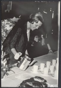 Koninklijk huis, prinsessen, kerstmis, hofhoudingen, dranken, Beatrix, prinses, Bestanddeelnr 017-0723
