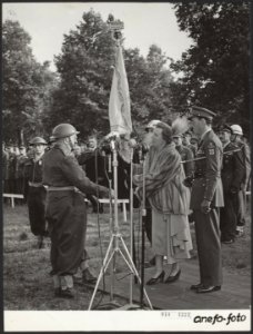 Koninklijk huis, koninginnen, prinsen, militairen, officieren, vaandels, Bernhar, Bestanddeelnr 014-1222