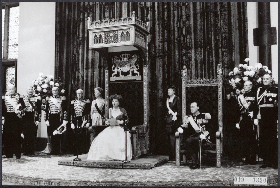Koninklijk huis, koninginnen, prinsen, prinsessen, prinsjesdag, TROONREDES, Bern, Bestanddeelnr 019-1320