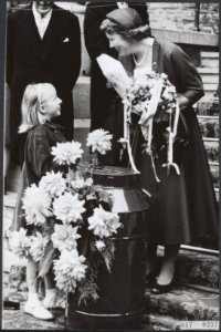 Koninklijk huis, prinsessen, collectes, geschenken, Beatrix, prinses, Nationaal , Bestanddeelnr 017-0237
