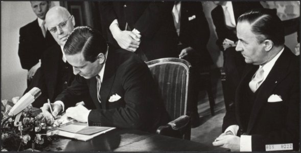 Koninklijk huis, prinsen, geboorten, actes, handtekeningen, minister-presidenten, Bestanddeelnr 018-0222
