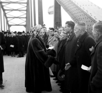 Koningin Juliana opent een brug in Doesburg, Bestanddeelnr 904-9493