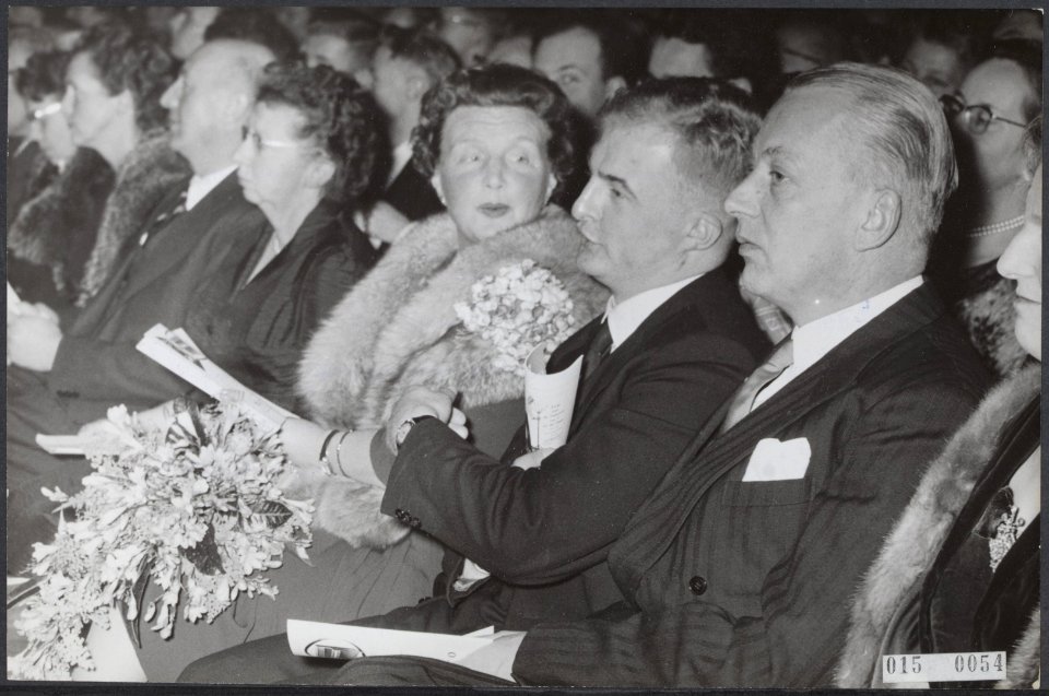 Koninklijk huis, bezoeken, concerten, publiek, burgemeesters, , Monchy J D, Ne, Bestanddeelnr 015-0054